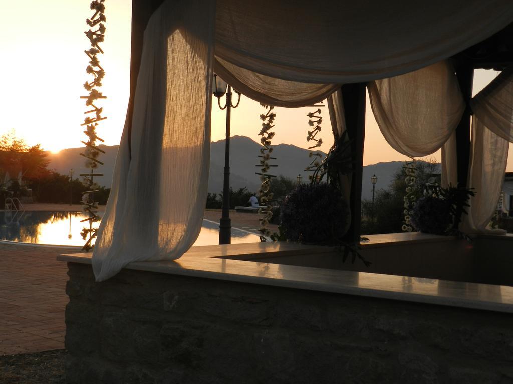 Agriturismo Il Daino San Piero Patti Exterior foto